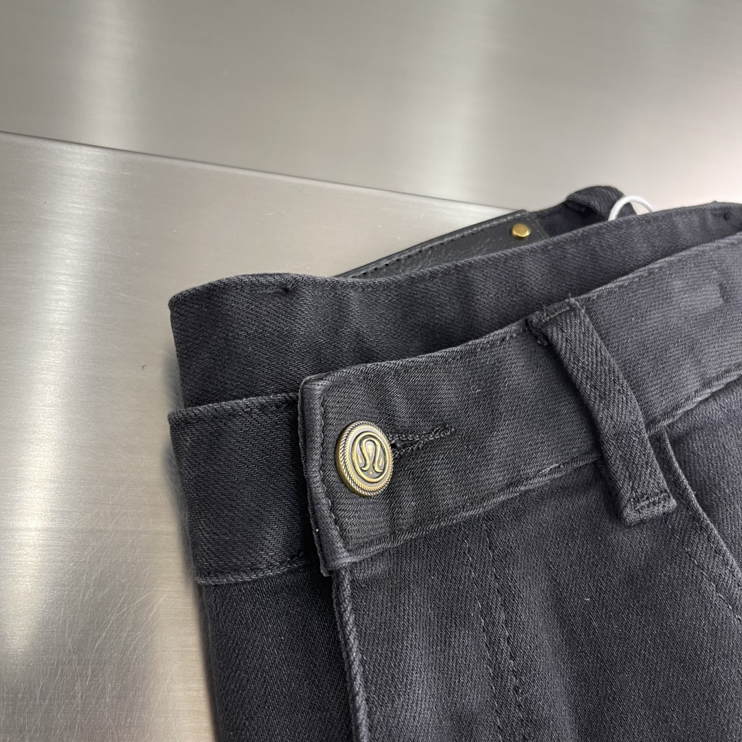 -lululemon 2025fw好穿不挑身材在搭配上没有太多的限制 随意简洁的衬托其他单品，来展现自己