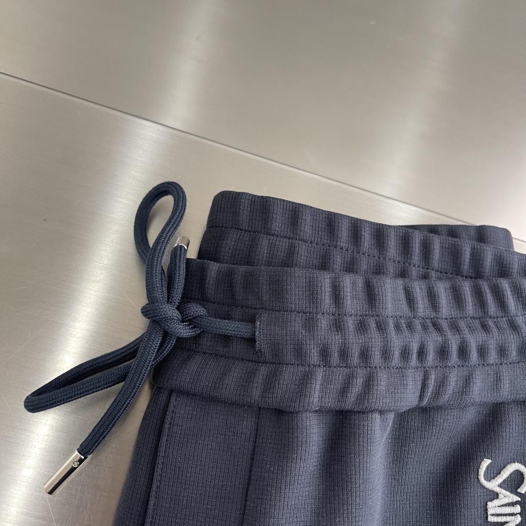 -SlP🆕圣罗兰 男士休闲裤👍 最新款上身版型无敌正！绝对可以闭眼收的一款此款裤子非常百搭，弹力腰围,日