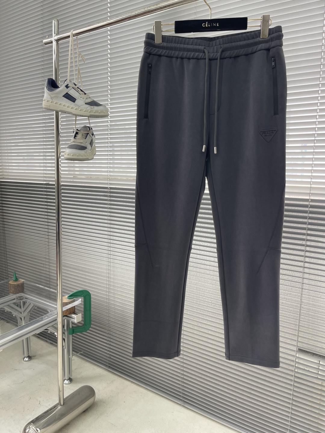 -PRAD 男士休闲裤👍 最新款上身版型无敌正！绝对可以闭眼收的一款此款裤子非常百搭，弹力腰围,日常上班