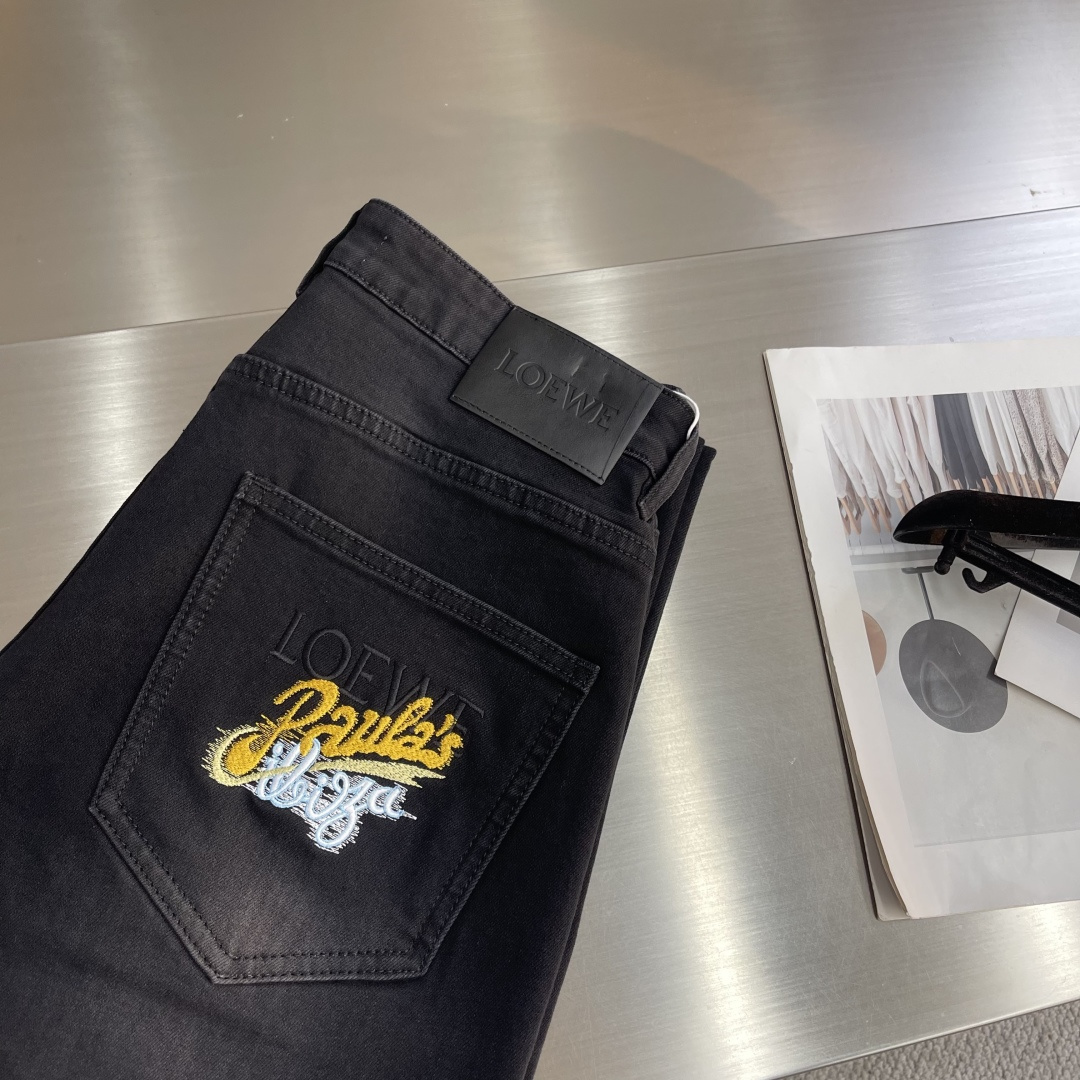 -Loew 26ss新款牛仔长裤 前后撞色绣花logo点缀，面料带弹力 舒适度高 上身无束缚感 时尚感强