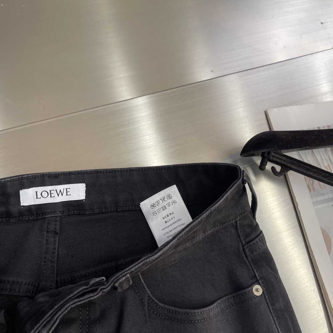 -Loew 26ss新款牛仔长裤 前后撞色绣花logo点缀，面料带弹力 舒适度高 上身无束缚感 时尚感强