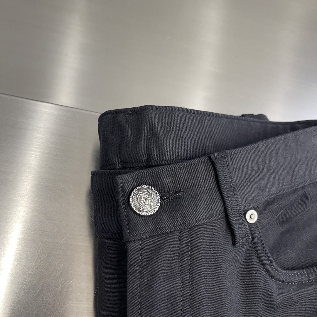 -BC 休闲裤 25fw秋冬新款 直筒版型 细腻斜纹布面料手感舒服 上身挺括有型 专柜最新五金配件搭配定