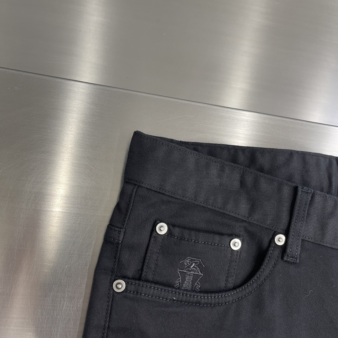 -BC 休闲裤 25fw秋冬新款 直筒版型 细腻斜纹布面料手感舒服 上身挺括有型 专柜最新五金配件搭配定