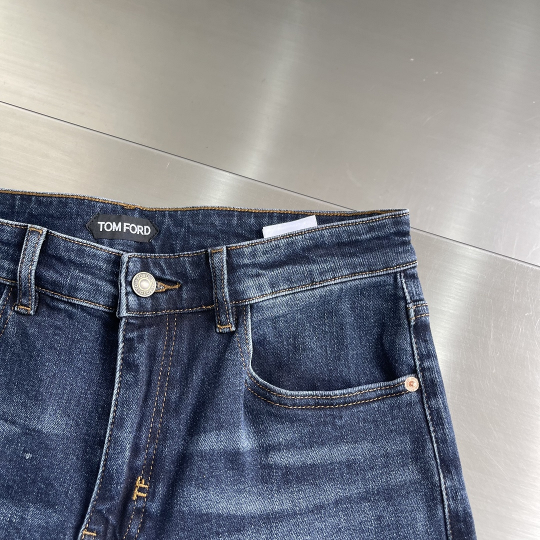 -Tom Ford 新款蓝色系牛仔长裤。纹路很漂亮的牛仔。在于细节、在于品质。国内顶级牛仔制品。TF柜台