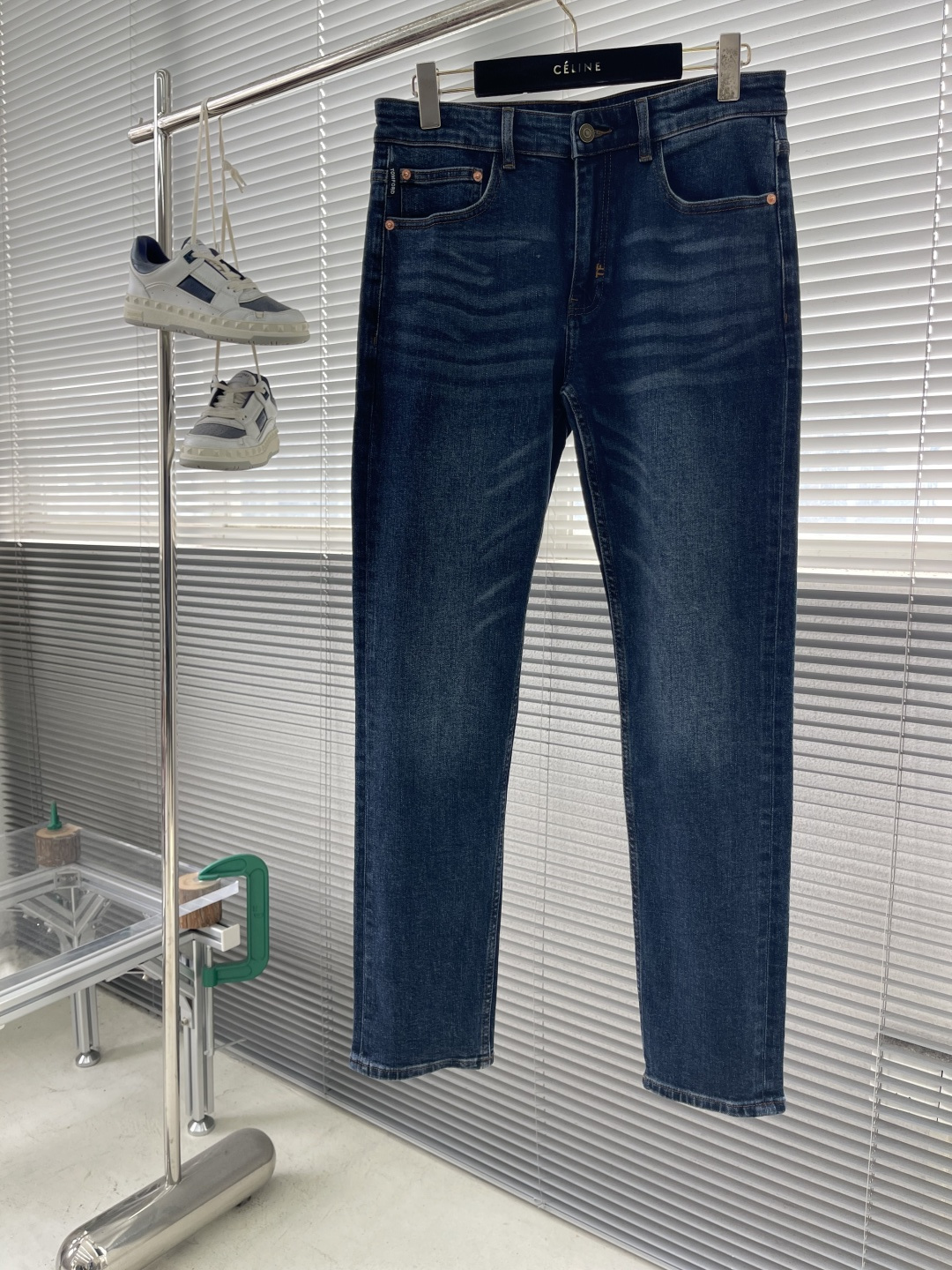 -Tom Ford 新款蓝色系牛仔长裤。纹路很漂亮的牛仔。在于细节、在于品质。国内顶级牛仔制品。TF柜台