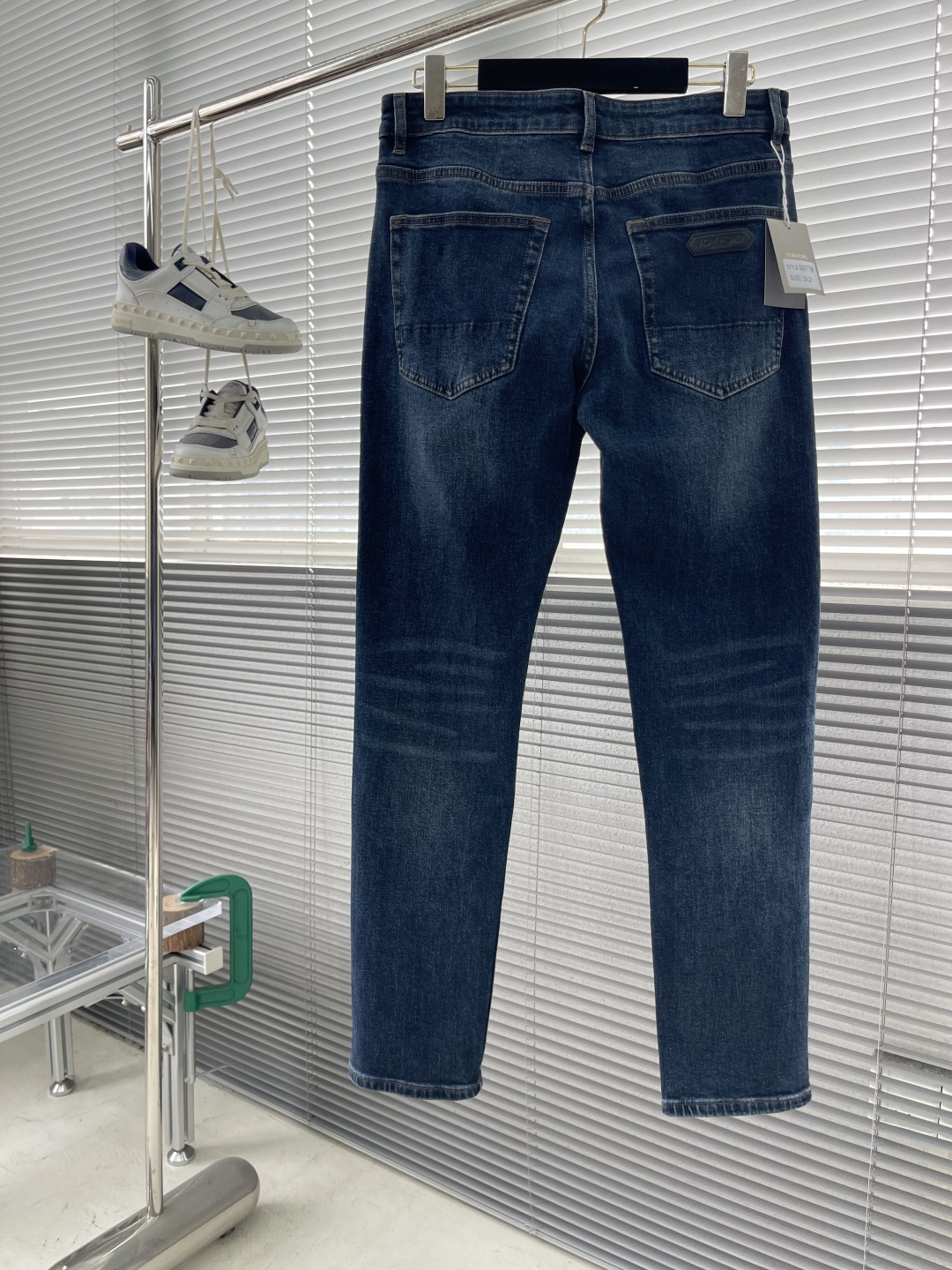 -Tom Ford 新款蓝色系牛仔长裤。纹路很漂亮的牛仔。在于细节、在于品质。国内顶级牛仔制品。TF柜台