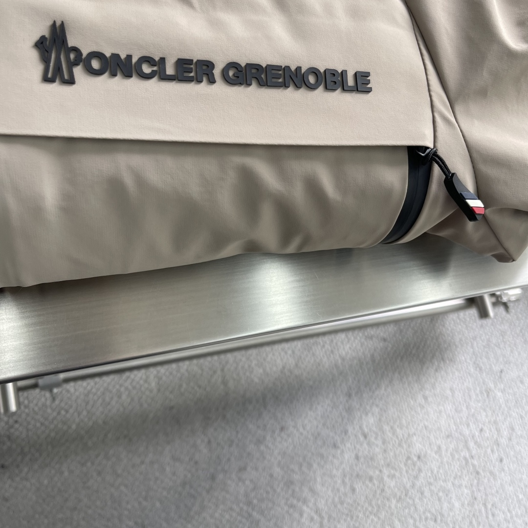 -2025秋冬新款Mon Grenble系列男士压胶滑雪羽绒服. 彰显造型气质的不朽传奇.极致款的休闲户