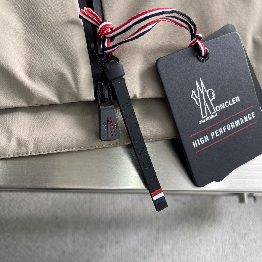 -2025秋冬新款Mon Grenble系列男士压胶滑雪羽绒服. 彰显造型气质的不朽传奇.极致款的休闲户