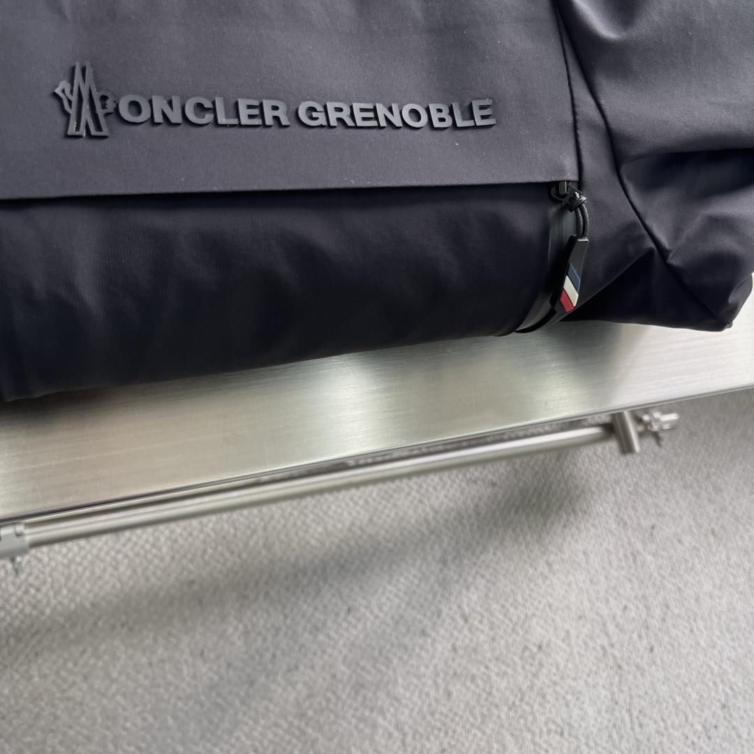 -2025秋冬新款Mon Grenble系列男士压胶滑雪羽绒服. 彰显造型气质的不朽传奇.极致款的休闲户