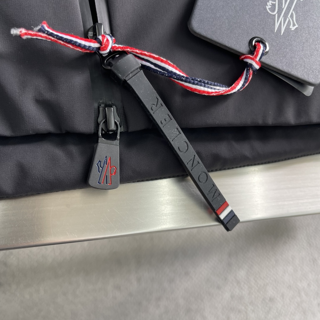 -2025秋冬新款Mon Grenble系列男士压胶滑雪羽绒服. 彰显造型气质的不朽传奇.极致款的休闲户