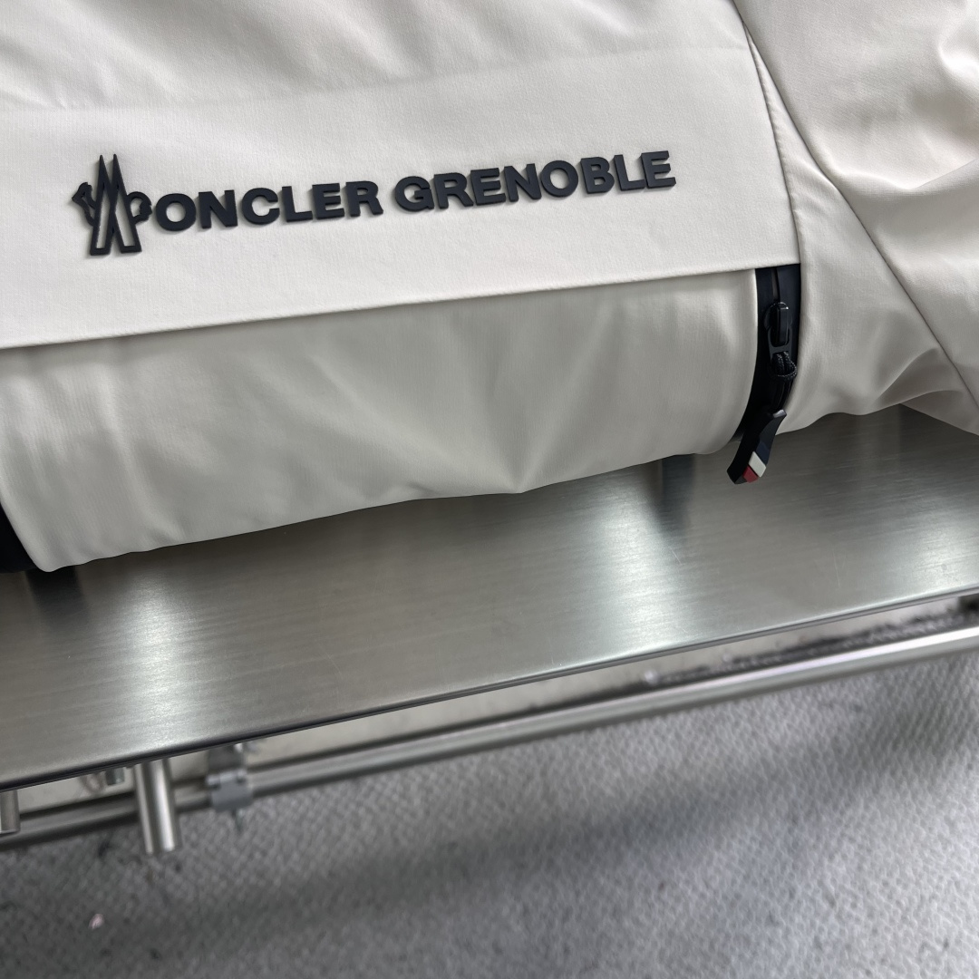 -2025秋冬新款Mon Grenble系列男士压胶滑雪羽绒服. 彰显造型气质的不朽传奇.极致款的休闲户