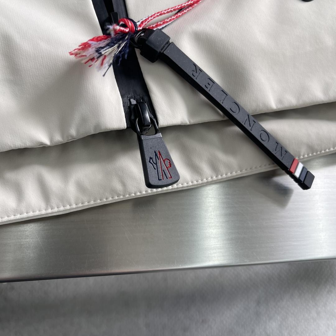 -2025秋冬新款Mon Grenble系列男士压胶滑雪羽绒服. 彰显造型气质的不朽传奇.极致款的休闲户