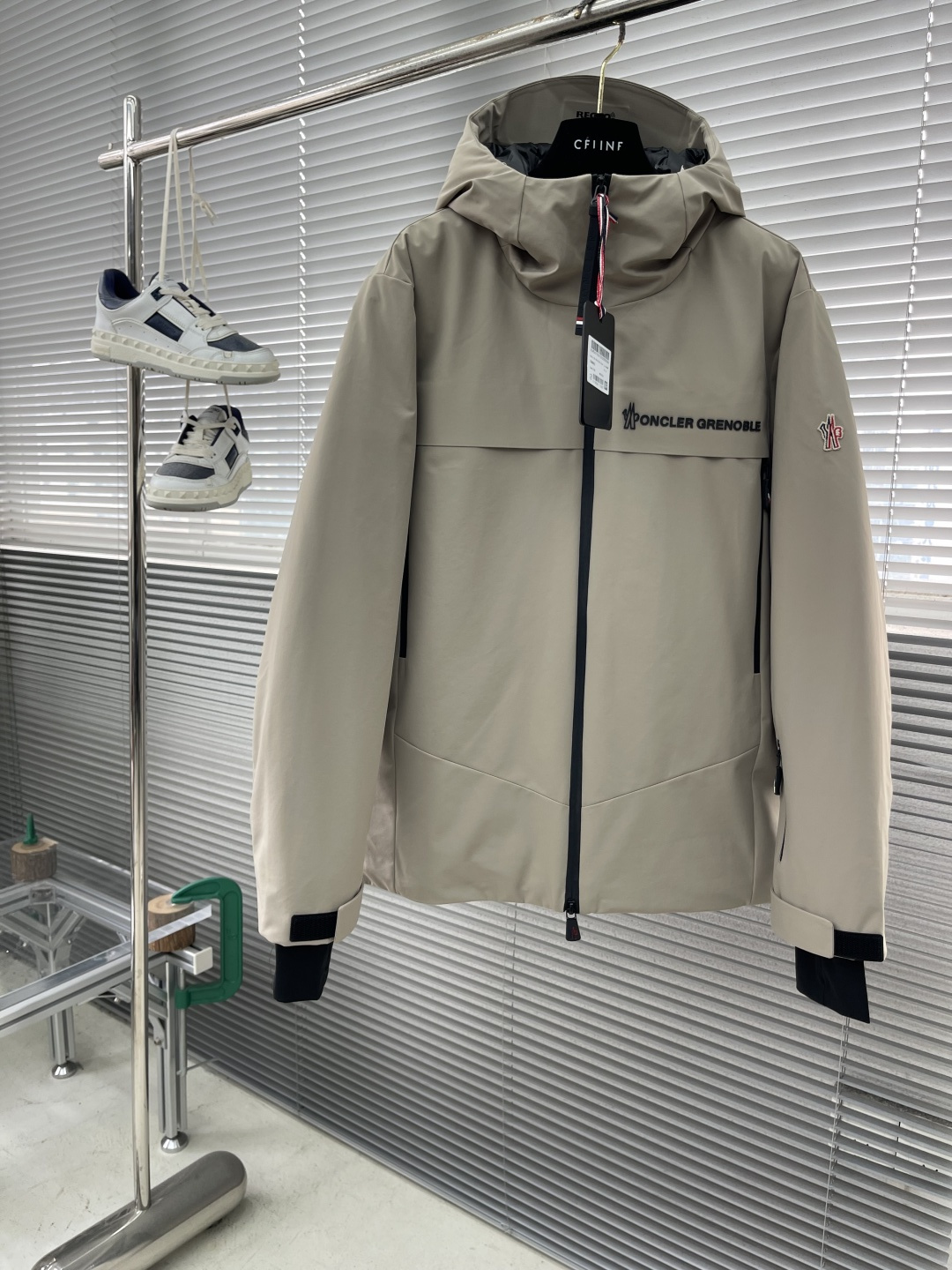 -2025秋冬新款Mon Grenble系列男士压胶滑雪羽绒服. 彰显造型气质的不朽传奇.极致款的休闲户