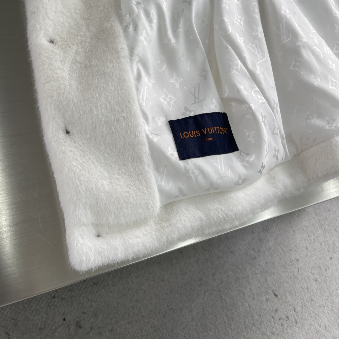 -驴牌 绿松石水貂毛皮草外套 定制高品质仿皮草水貂毛面料,采用兔毛混纺合成纤维材质的新型面料,毛绒丰厚,色泽光 -驴牌 绿松石水貂毛皮草外套 定制高品质仿皮草水貂毛面料,采用兔毛混纺合成纤维材质的新型面料,毛绒丰厚,色泽光
