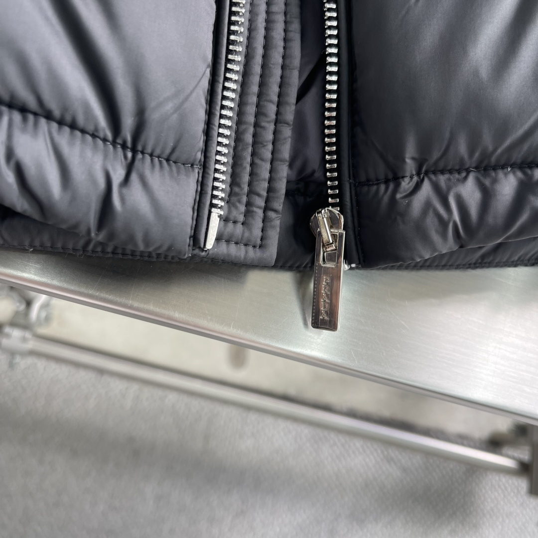 -PRAD 25Fw秋冬新款羽绒服 选用进口面料 充绒量十足 定制五金 简约时尚 适配商务、休闲等多种场