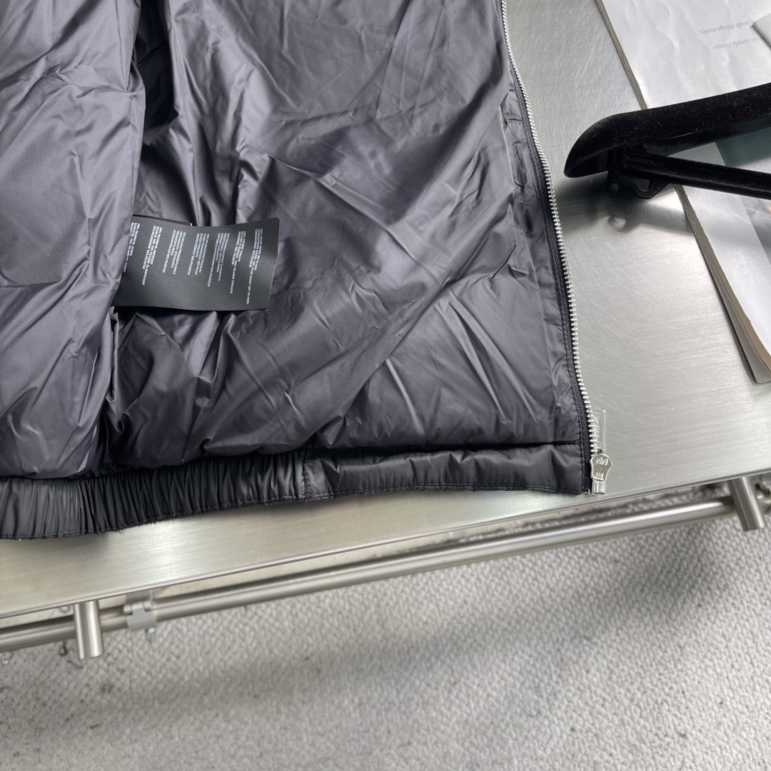 -PRAD 25Fw秋冬新款羽绒服 选用进口面料 充绒量十足 定制五金 简约时尚 适配商务、休闲等多种场