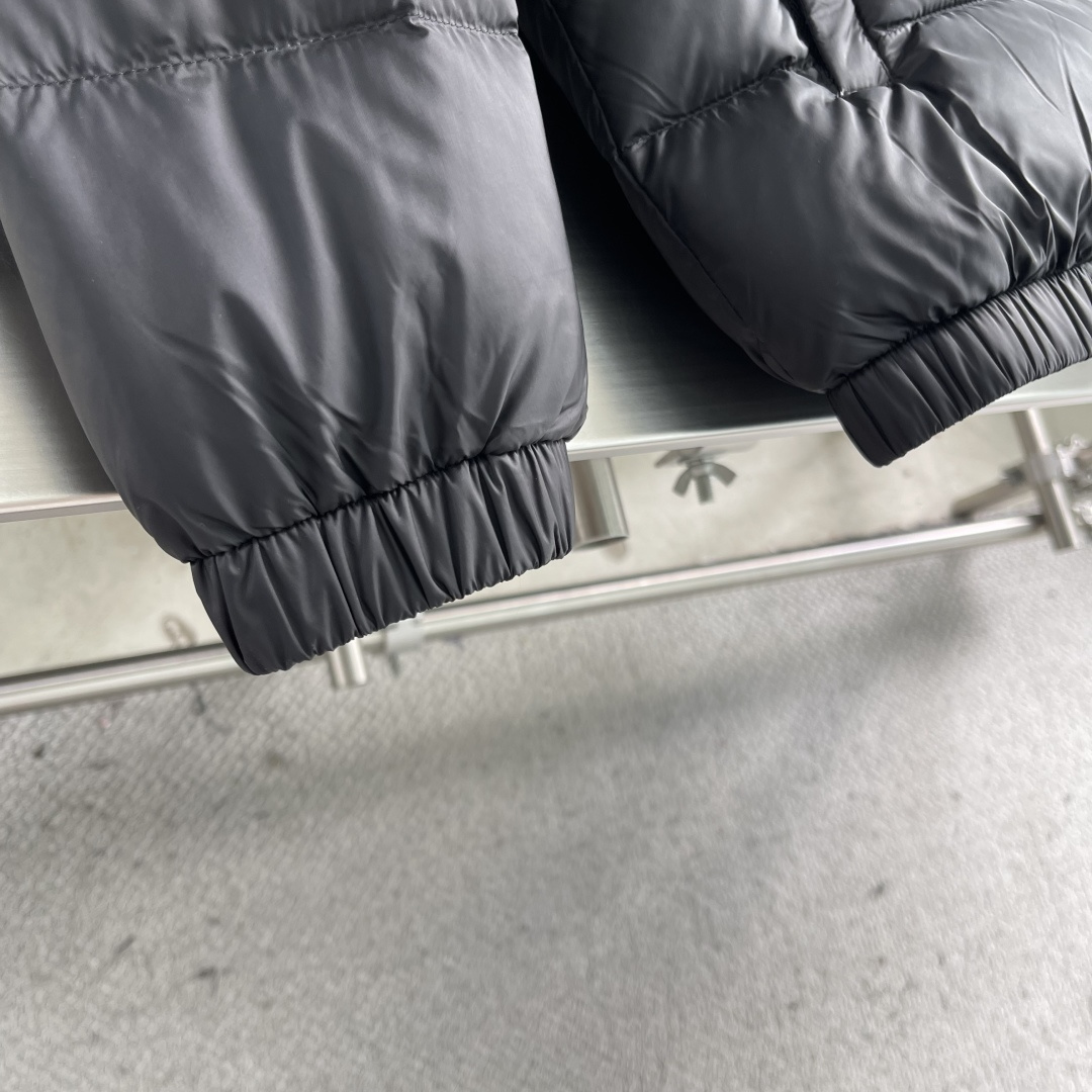 -PRAD 25Fw秋冬新款羽绒服 选用进口面料 充绒量十足 定制五金 简约时尚 适配商务、休闲等多种场