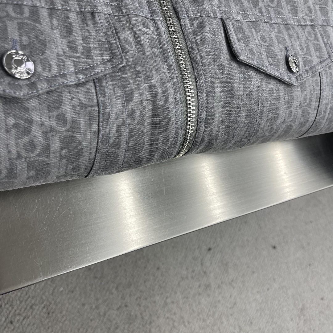 -Dio 满Logo提花连帽羽绒外套CD Oblique 满印牛仔连帽羽绒服出货，日本冈山订织型牛仔棉质