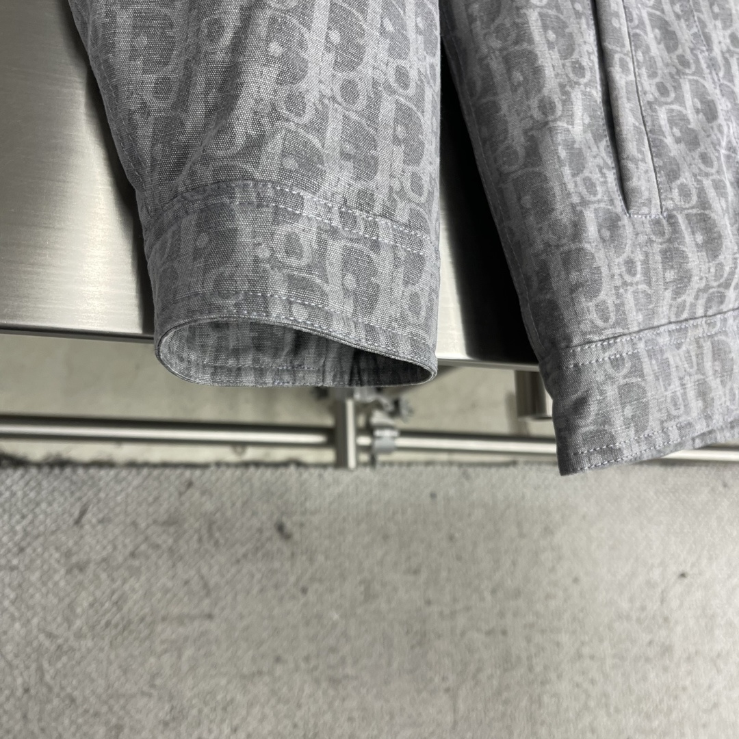 -Dio 满Logo提花连帽羽绒外套CD Oblique 满印牛仔连帽羽绒服出货，日本冈山订织型牛仔棉质