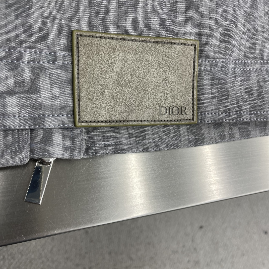 -Dio 满Logo提花连帽羽绒外套CD Oblique 满印牛仔连帽羽绒服出货，日本冈山订织型牛仔棉质