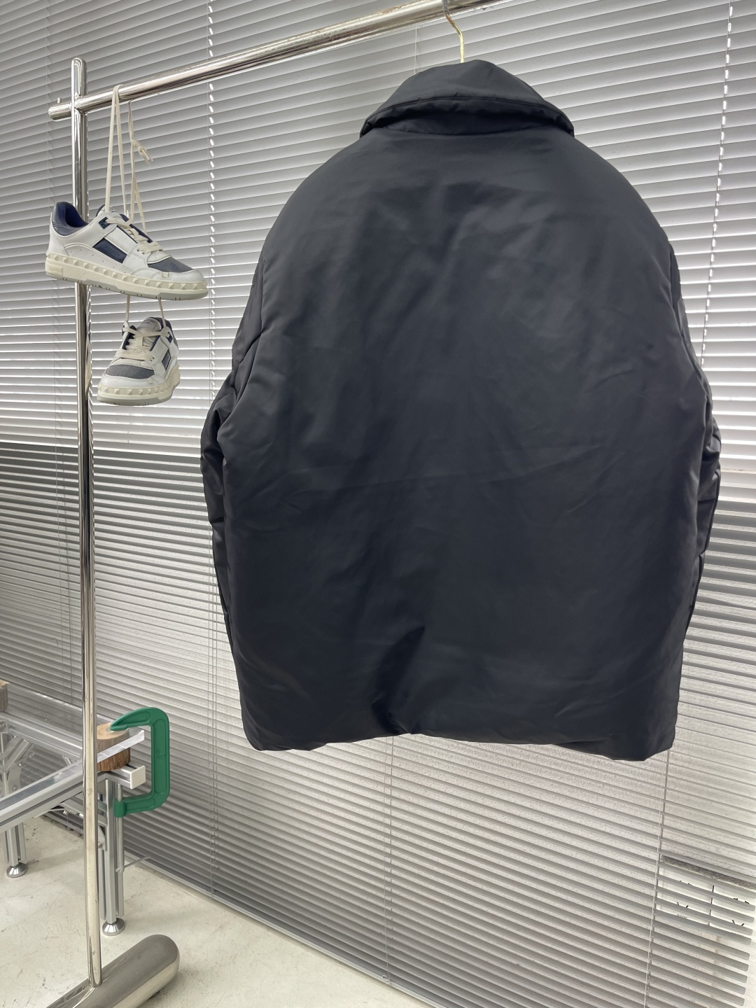 -PRAD 再生尼龙羽绒夹克原版购于杭州湖滨in77专柜 面料采用再生纱线制成 区别于鸟牌的硬壳 更加柔