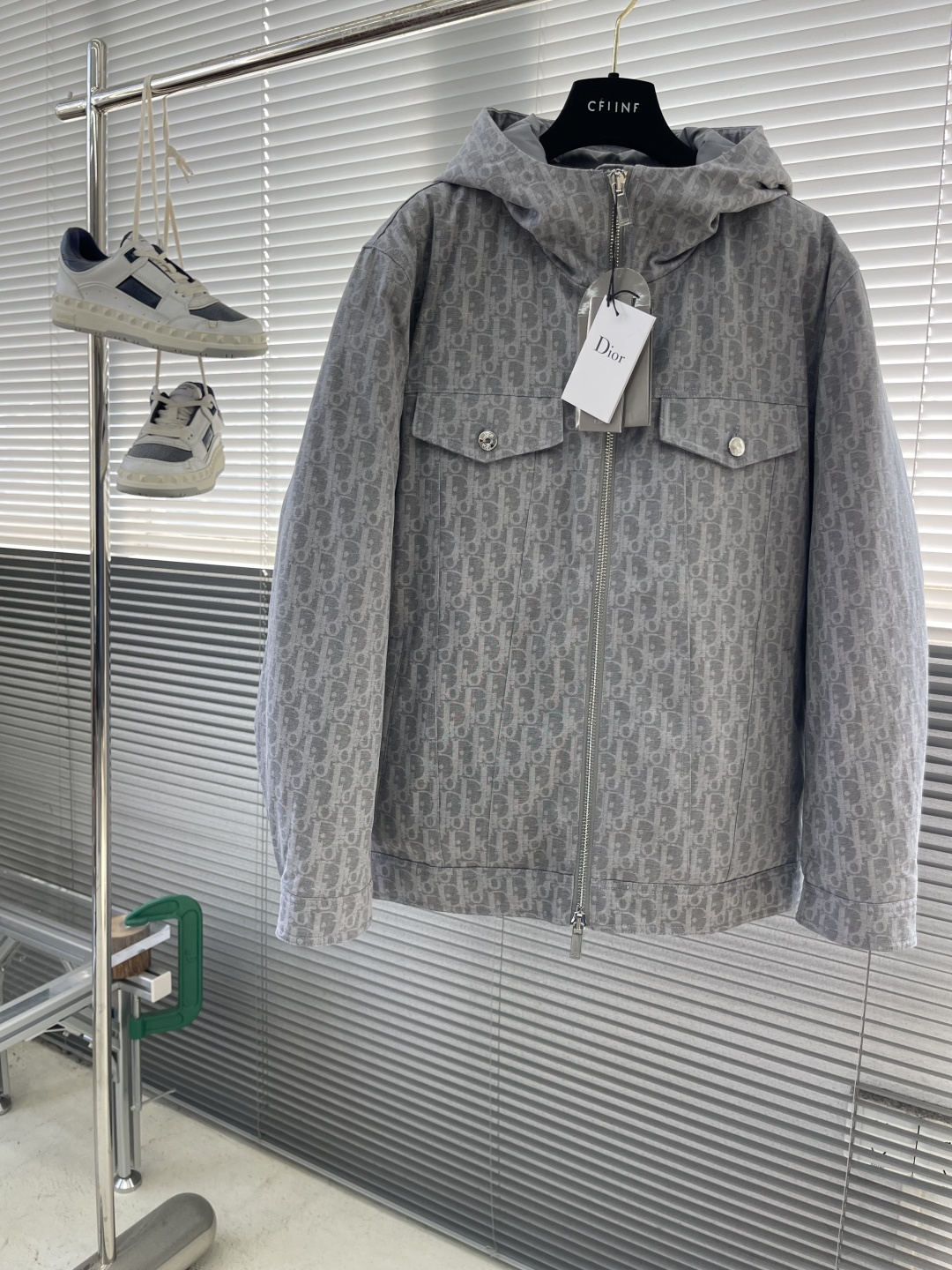 -Dio 满Logo提花连帽羽绒外套CD Oblique 满印牛仔连帽羽绒服出货，日本冈山订织型牛仔棉质