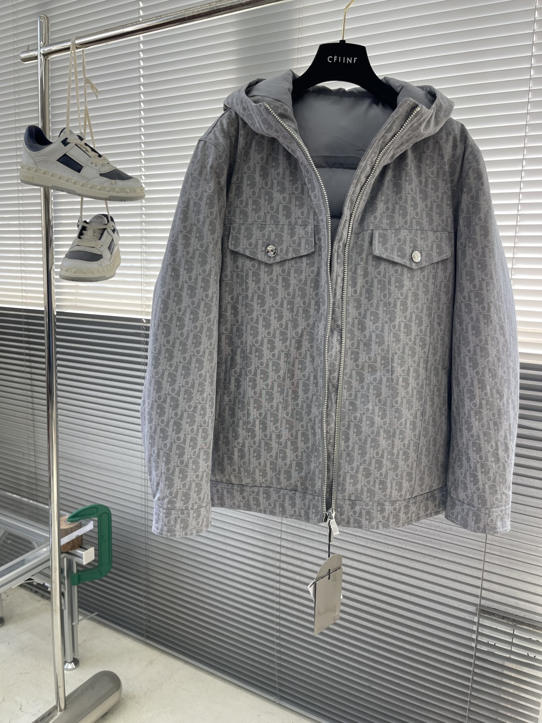 -Dio 满Logo提花连帽羽绒外套CD Oblique 满印牛仔连帽羽绒服出货，日本冈山订织型牛仔棉质