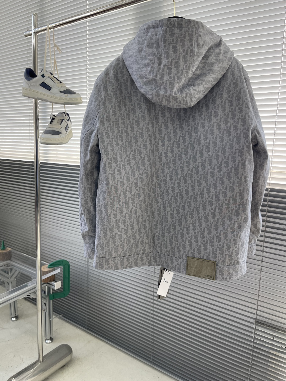 -Dio 满Logo提花连帽羽绒外套CD Oblique 满印牛仔连帽羽绒服出货，日本冈山订织型牛仔棉质