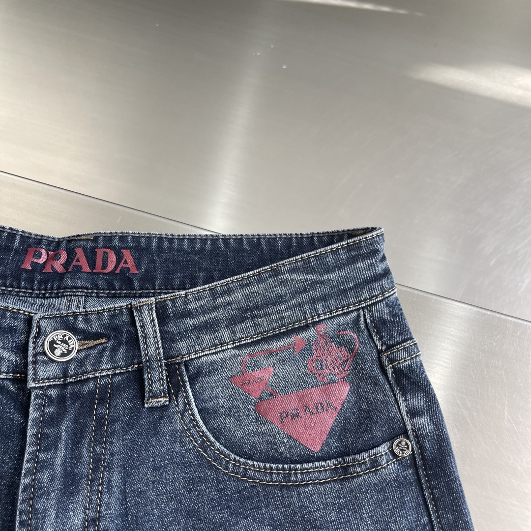 -PRAD 2025秋冬男士水洗小直筒牛仔裤！品相超赞，时尚圈万能的百搭裤王，皮革腰牌logo设计！非常