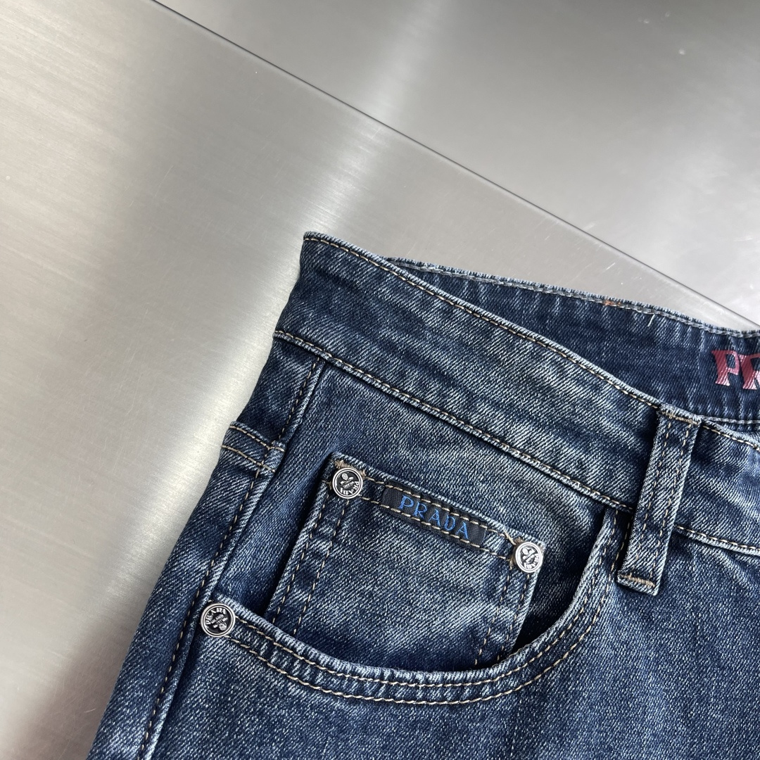 -PRAD 2025秋冬男士水洗小直筒牛仔裤！品相超赞，时尚圈万能的百搭裤王，皮革腰牌logo设计！非常