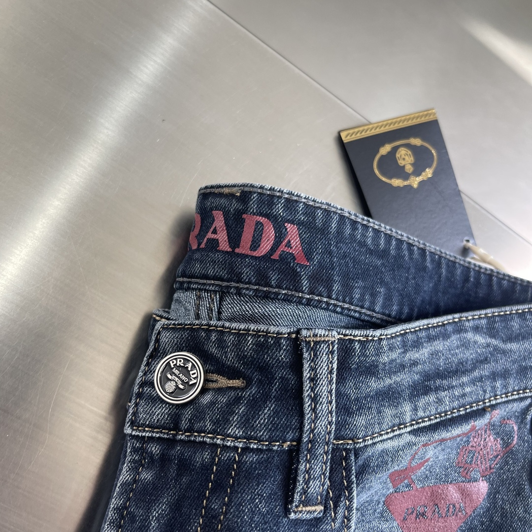 -PRAD 2025秋冬男士水洗小直筒牛仔裤！品相超赞，时尚圈万能的百搭裤王，皮革腰牌logo设计！非常