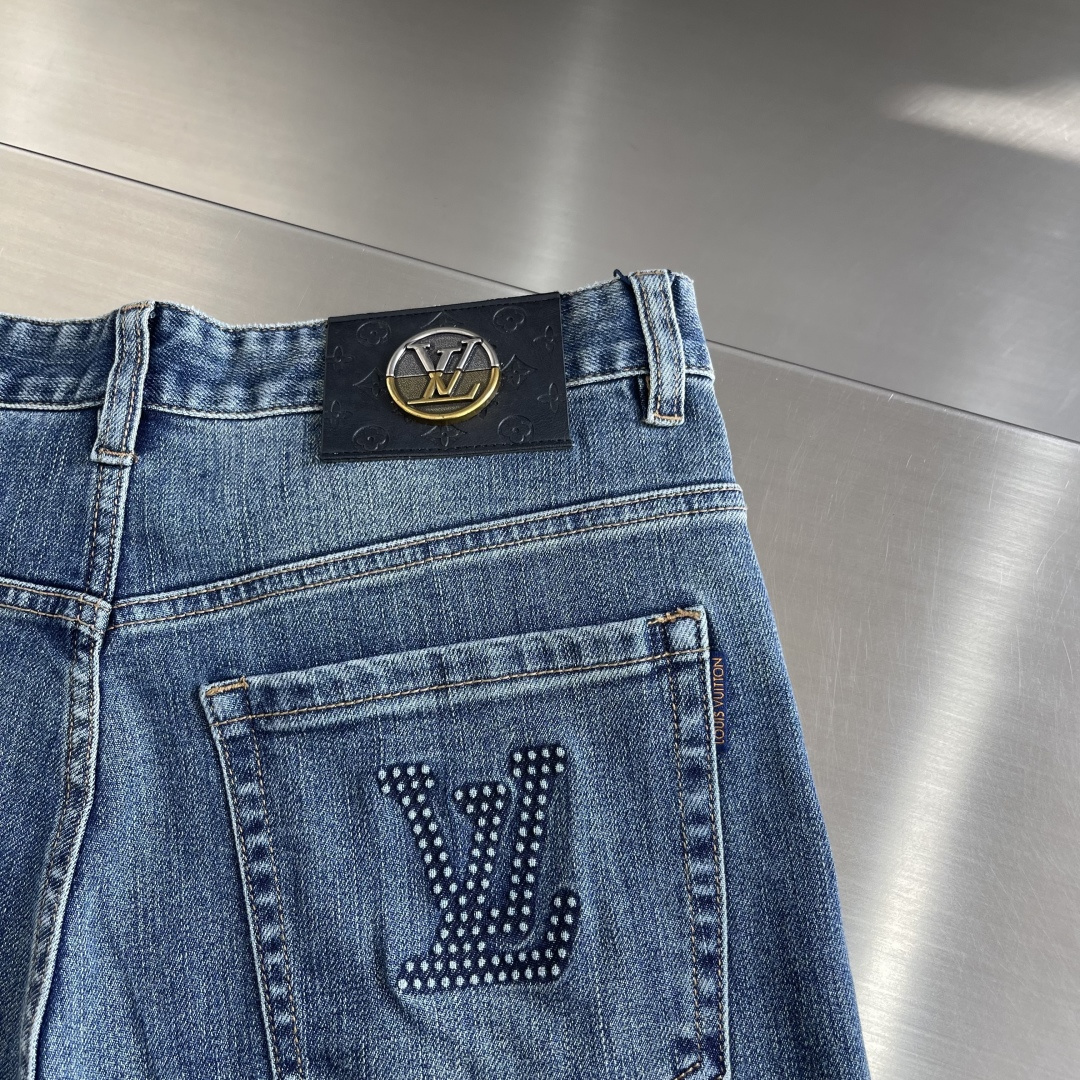 -驴牌 2025秋冬男士水洗小直筒牛仔裤！品相超赞，时尚圈万能的百搭裤王，皮革腰牌logo设计！非常纯粹