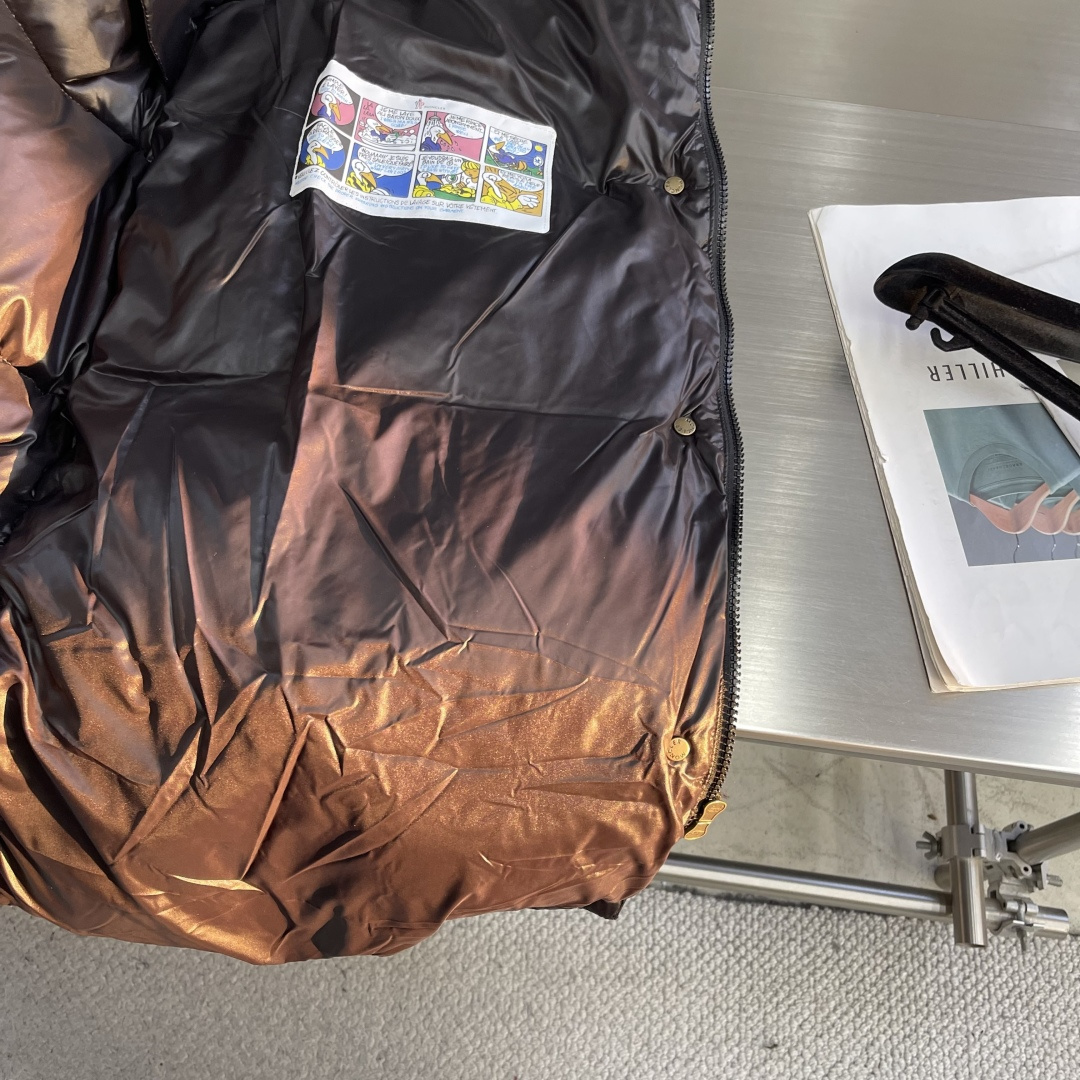 -mon Litte女士连帽长款羽绒外套Litte羽绒夹克具有保护性面料与精美质地。长款设计，采用功能性