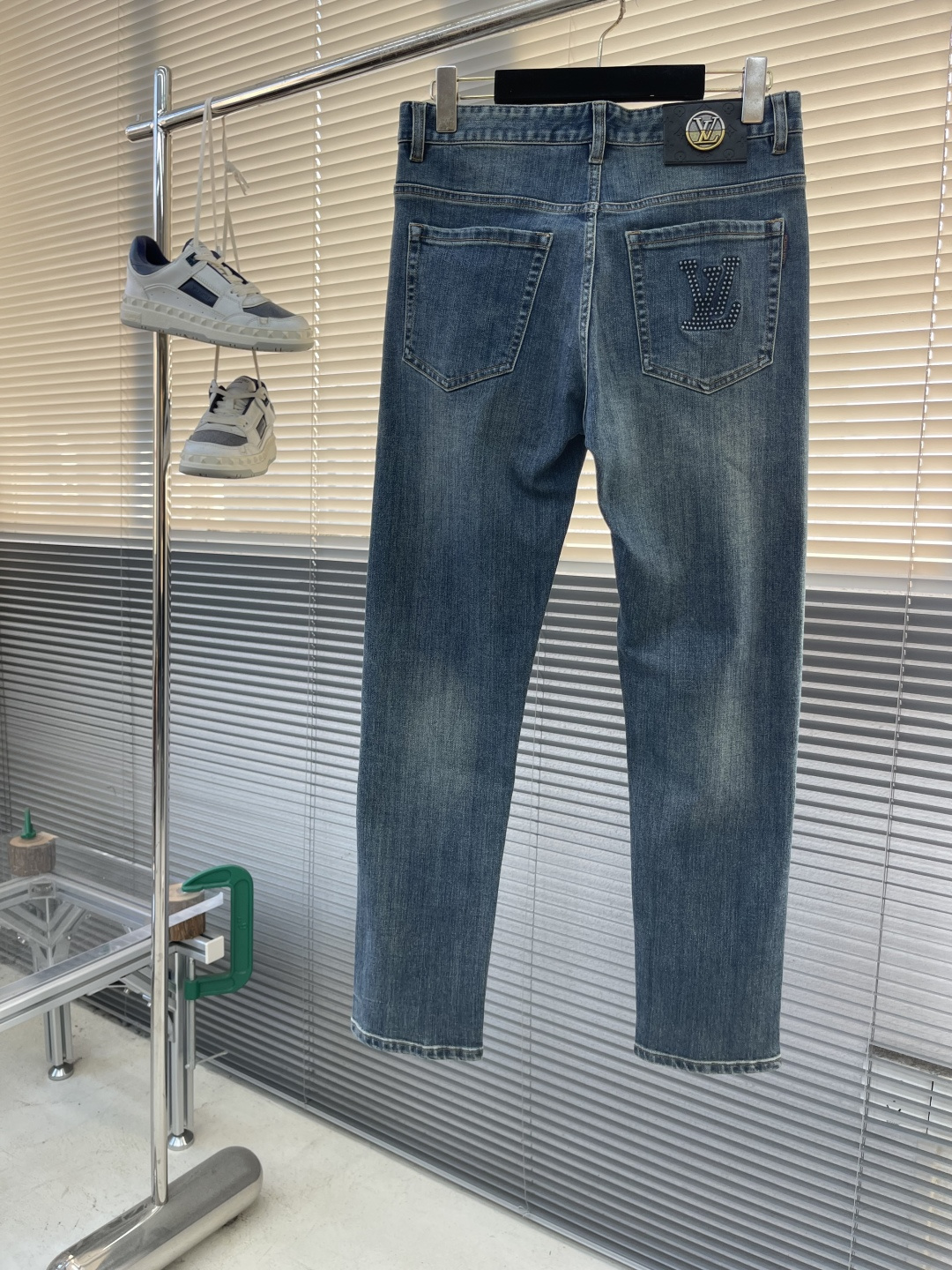 -驴牌 2025秋冬男士水洗小直筒牛仔裤！品相超赞，时尚圈万能的百搭裤王，皮革腰牌logo设计！非常纯粹