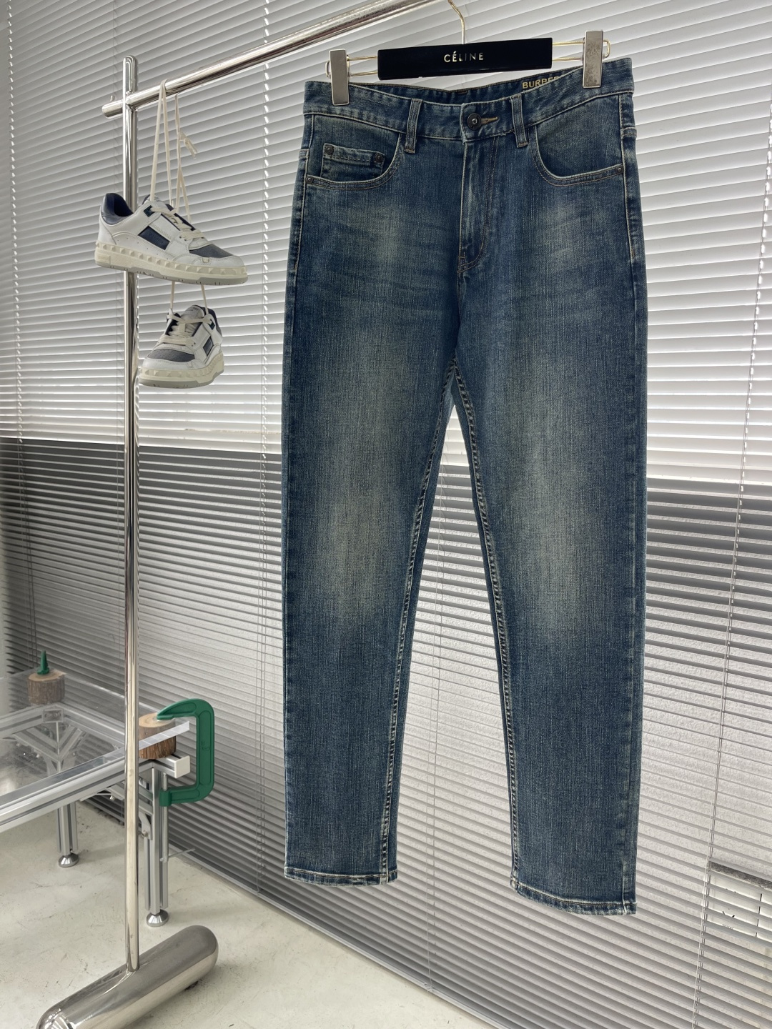 -BBR 2025秋冬男士水洗小直筒牛仔裤！品相超赞，时尚圈万能的百搭裤王，皮革腰牌logo设计！非常纯