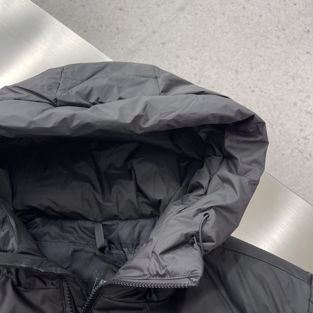 -mon 轻薄新款男士连帽休闲羽绒服！贸易公司订单DABOS男士羽绒的灵感来住经典的Paninari,男