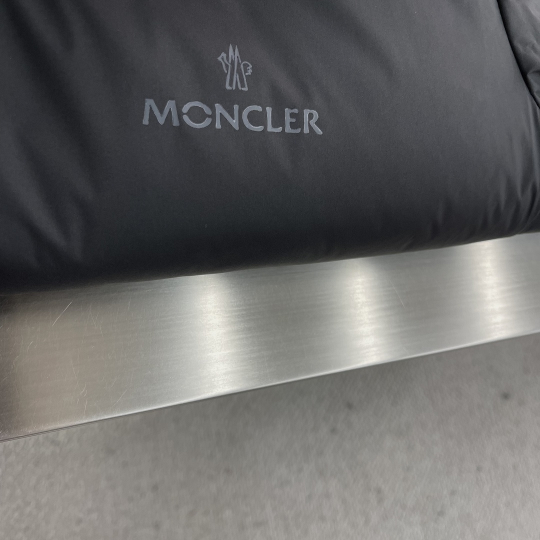 -mon 轻薄新款男士连帽休闲羽绒服！贸易公司订单DABOS男士羽绒的灵感来住经典的Paninari,男