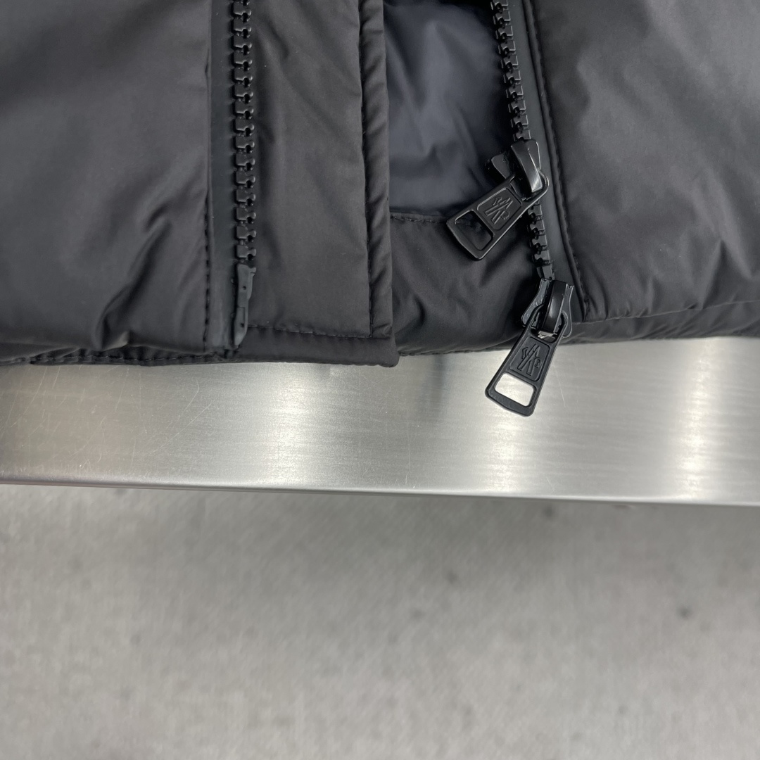 -mon 轻薄新款男士连帽休闲羽绒服！贸易公司订单DABOS男士羽绒的灵感来住经典的Paninari,男