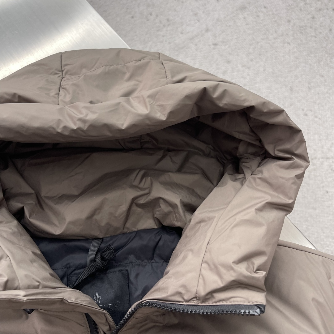 -mon 轻薄新款男士连帽休闲羽绒服！贸易公司订单DABOS男士羽绒的灵感来住经典的Paninari,男