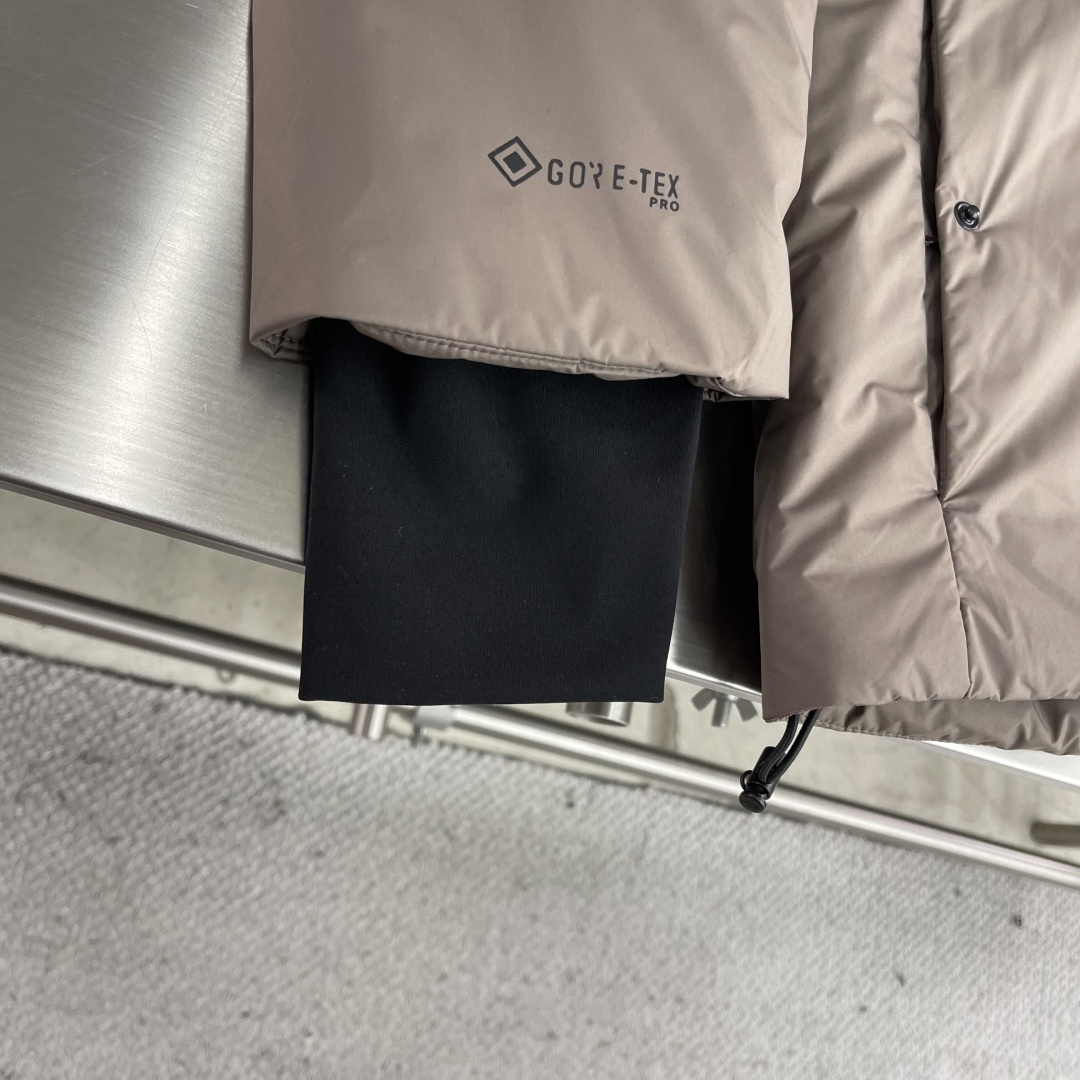 -mon 轻薄新款男士连帽休闲羽绒服！贸易公司订单DABOS男士羽绒的灵感来住经典的Paninari,男