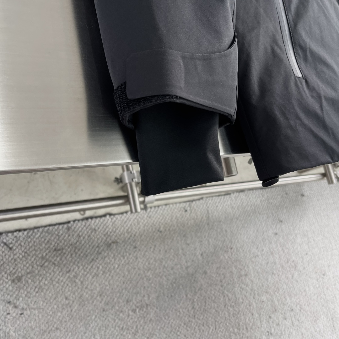 -BBR 2025秋冬🆕代工厂出口级别订单货品.品相完美.2024秋冬Mon*ler Grenble压胶