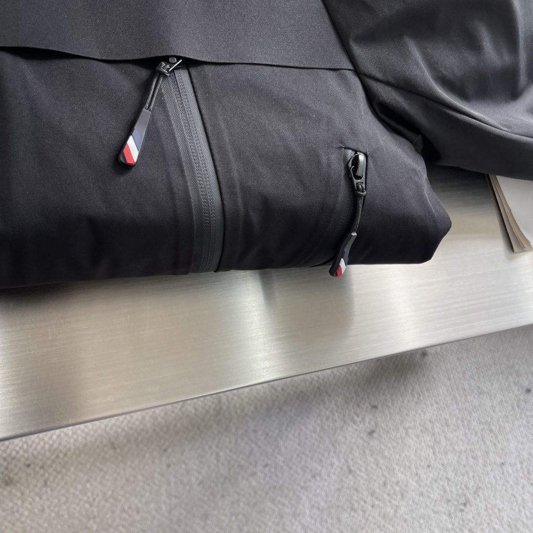 -mon 2025秋冬🆕代工厂出口级别订单货品.品相完美.秋冬Mon*ler Grenble压胶滑雪羽绒