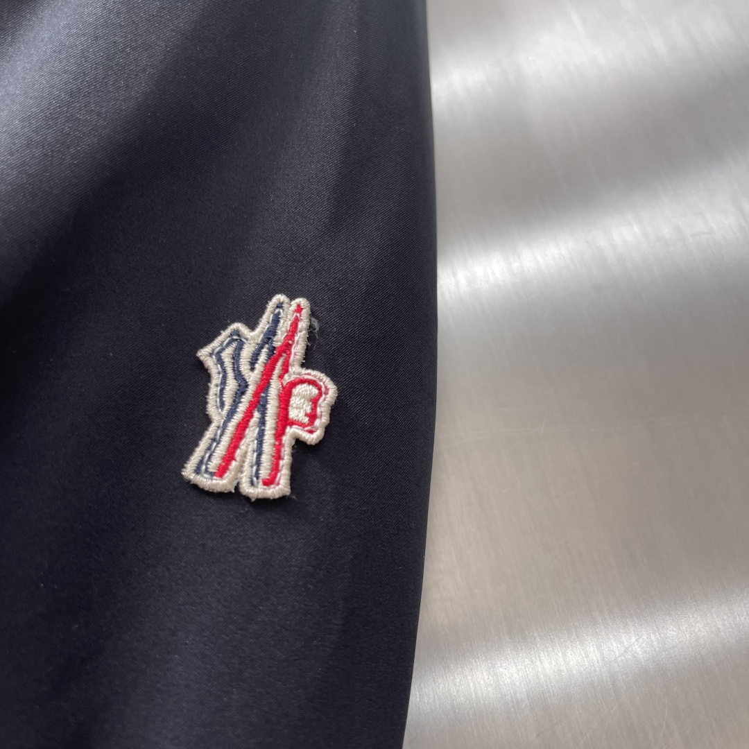 -mon 2025秋冬🆕代工厂出口级别订单货品.品相完美.秋冬Mon*ler Grenble压胶滑雪羽绒