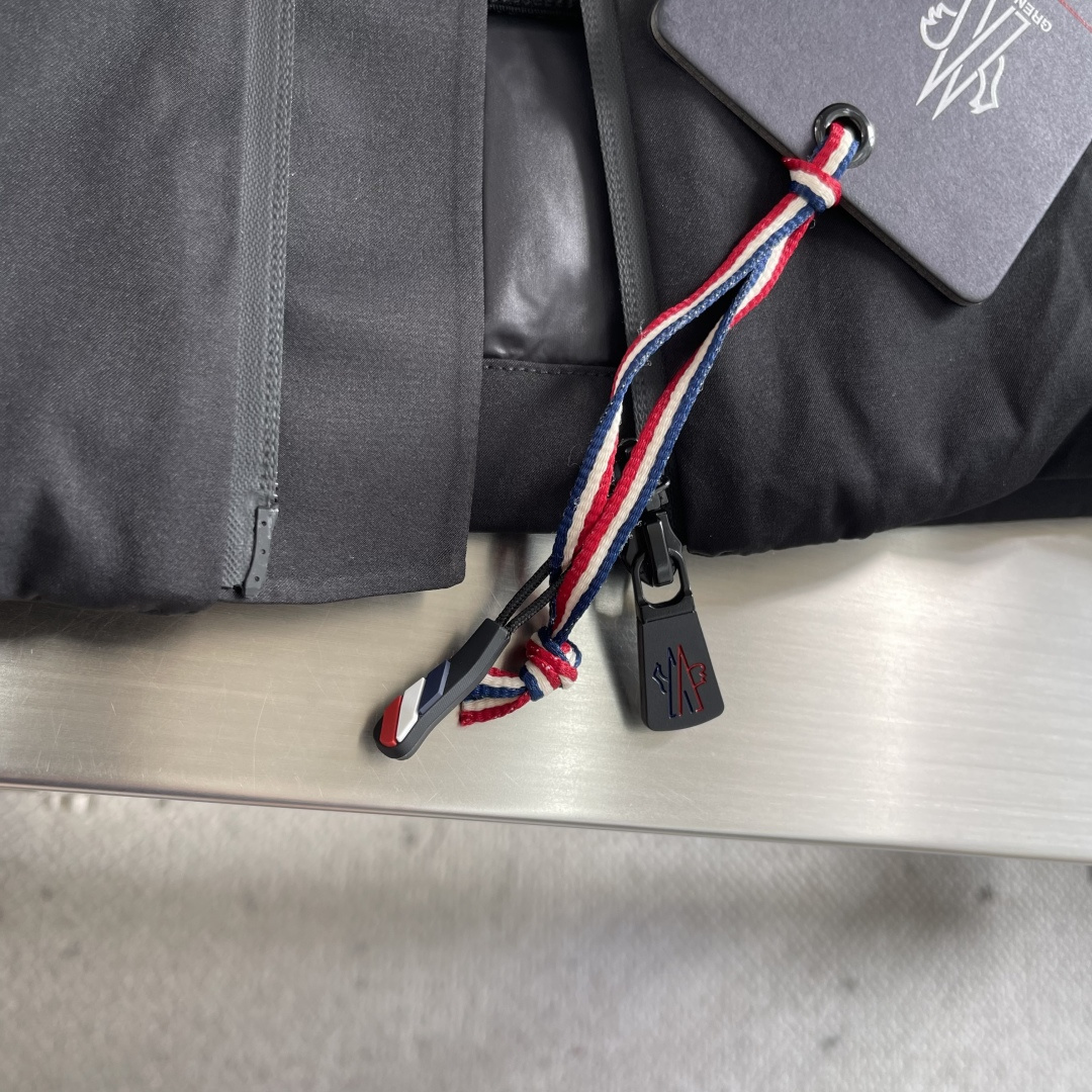 -mon 2025秋冬🆕代工厂出口级别订单货品.品相完美.秋冬Mon*ler Grenble压胶滑雪羽绒