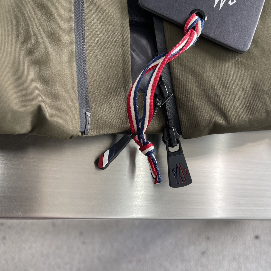 -mon 2025秋冬🆕代工厂出口级别订单货品.品相完美.秋冬Mon*ler Grenble压胶滑雪羽绒