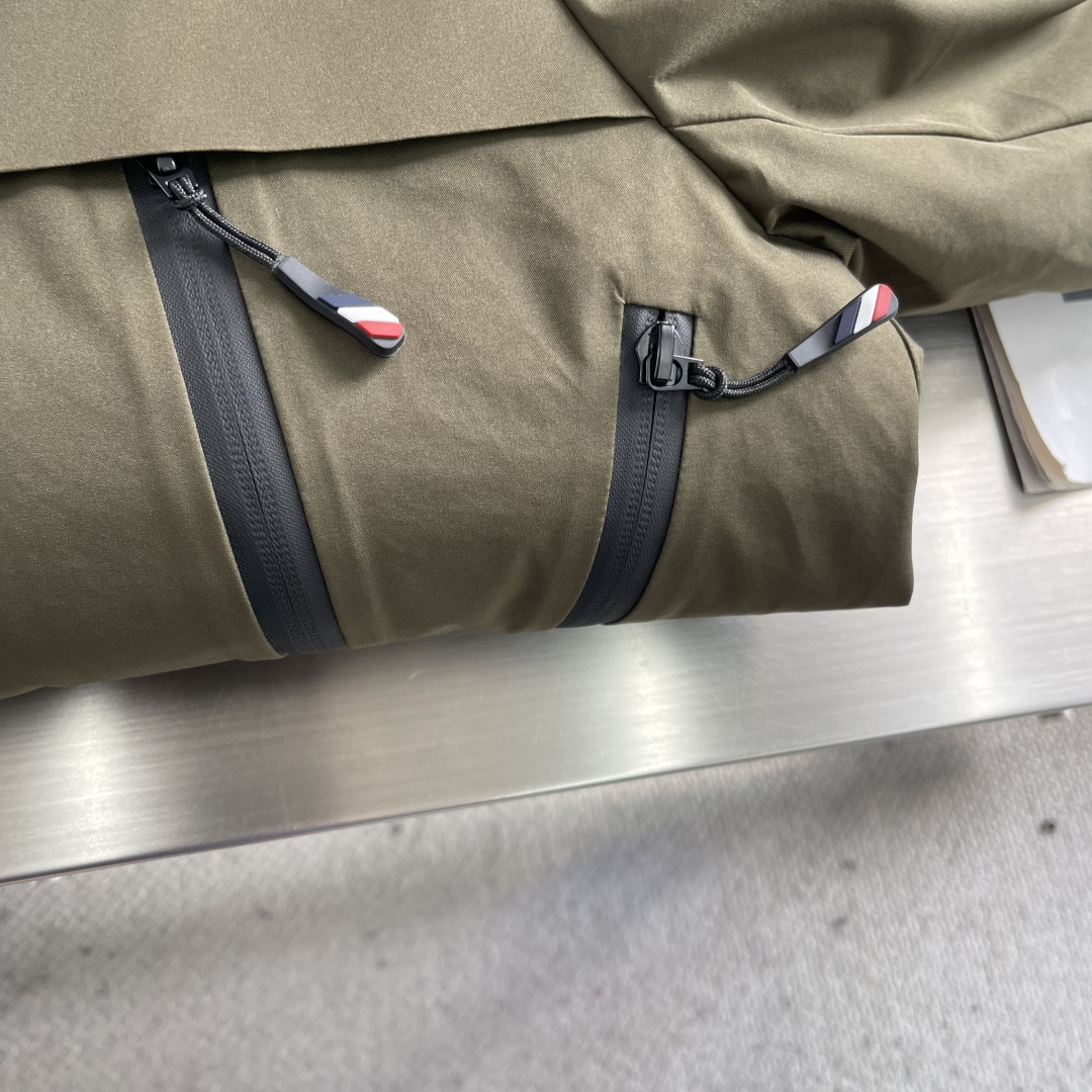 -mon 2025秋冬🆕代工厂出口级别订单货品.品相完美.秋冬Mon*ler Grenble压胶滑雪羽绒