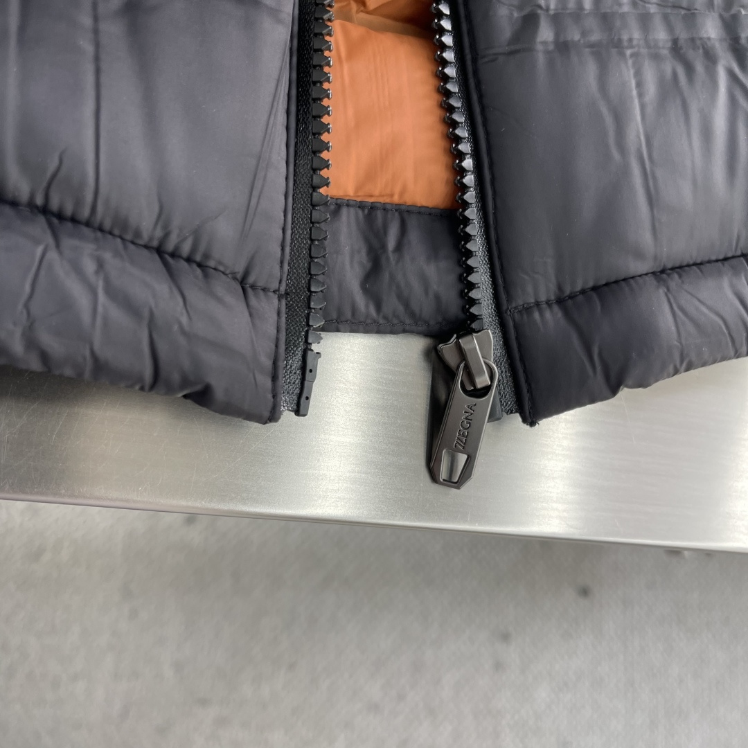 -Z ZEGN 25年冬装新款冲锋衣羽绒服非常期待的一款来袭！高性能面料，轻盈透气又能兼备防风防水！无缝