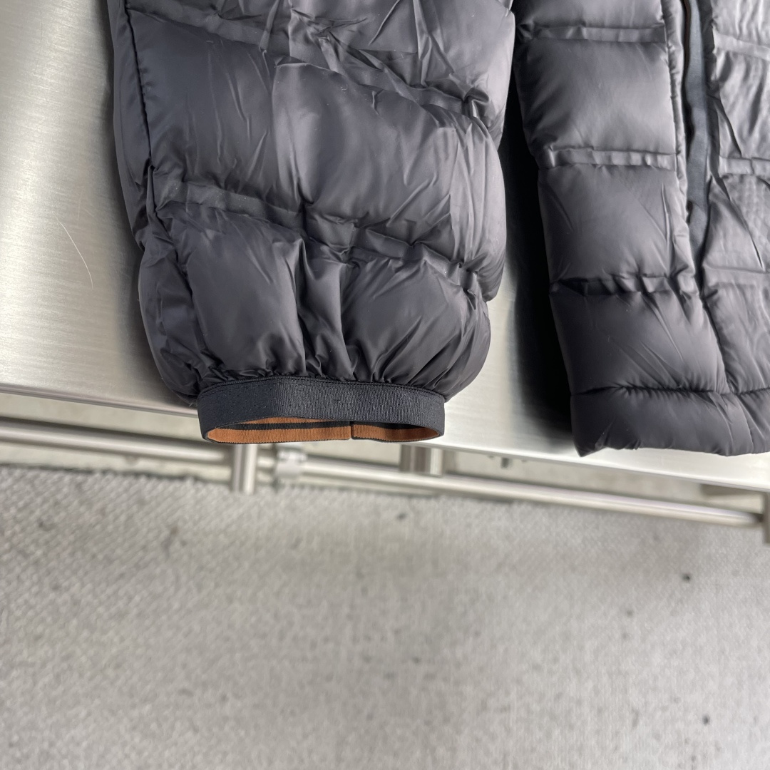 -Z ZEGN 25年冬装新款冲锋衣羽绒服非常期待的一款来袭！高性能面料，轻盈透气又能兼备防风防水！无缝