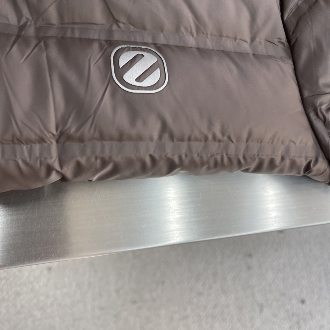 -Z ZEGN 25年冬装新款冲锋衣羽绒服非常期待的一款来袭！高性能面料，轻盈透气又能兼备防风防水！无缝