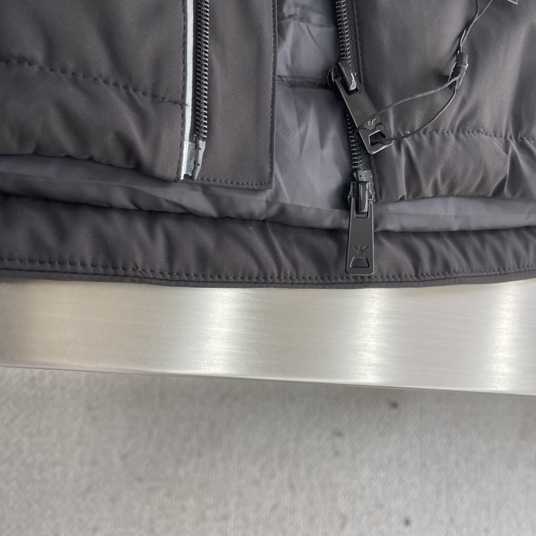 -EA 阿玛泥 25年冬装新款羽绒服简约时尚通勤羽绒服 顶级进口锦纶面料 质感很轻柔 超级好版型 上身超